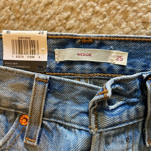 Levi’s wedgie mid-wash jeans - Picture 2 of 4